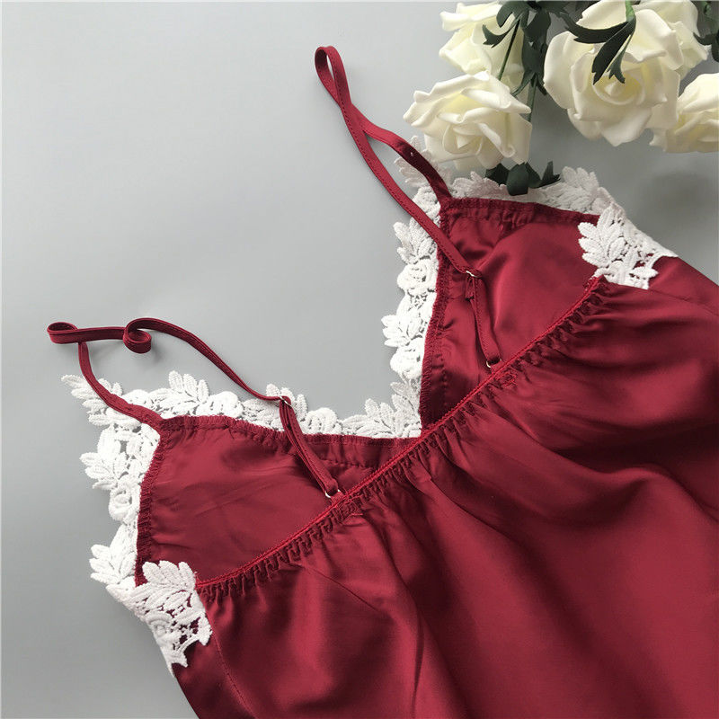 In te ademen van het de Nachtkledingssatijn van Vrouwenpyjama's Tweedelige het Kantlingerie Vastgesteld V - hals