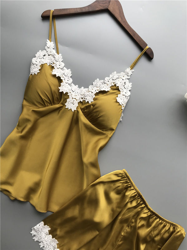 In te ademen van het de Nachtkledingssatijn van Vrouwenpyjama's Tweedelige het Kantlingerie Vastgesteld V - hals